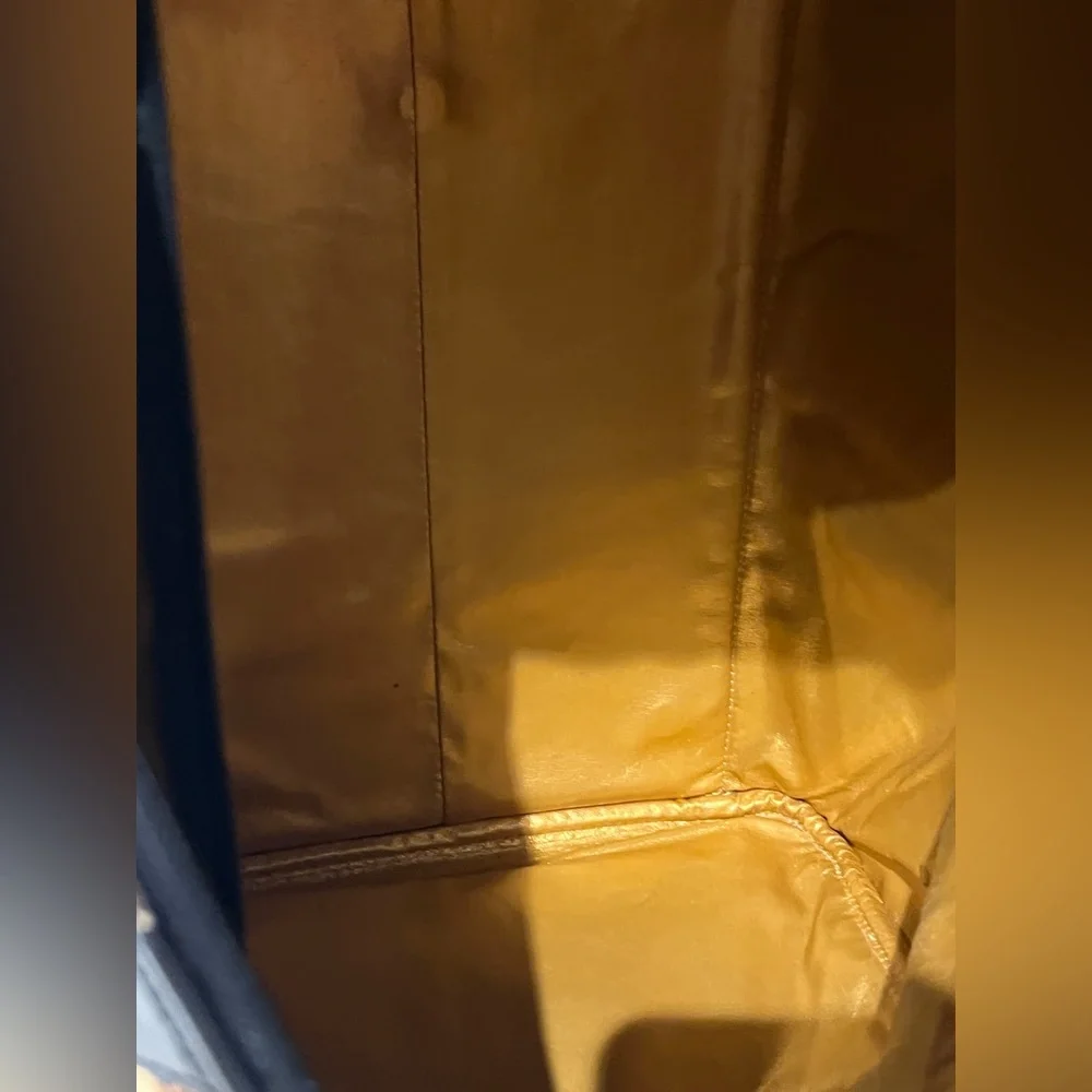 ⭐️SOLD⭐️ VERSACE DUFFLE BAG - Picture 15 of 16